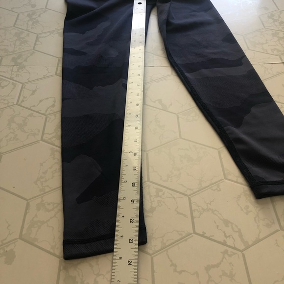 Aerie Blue Camo Leggings Hi-Rise Cropped Inseam Size Small Short Inseam - Picture 8 of 13